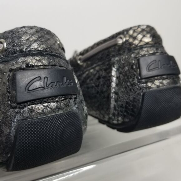 Clark's Artisan Women's Metallic Silver Snakeskin Slip On's Flats Loafer 7W - Picture 8 of 15